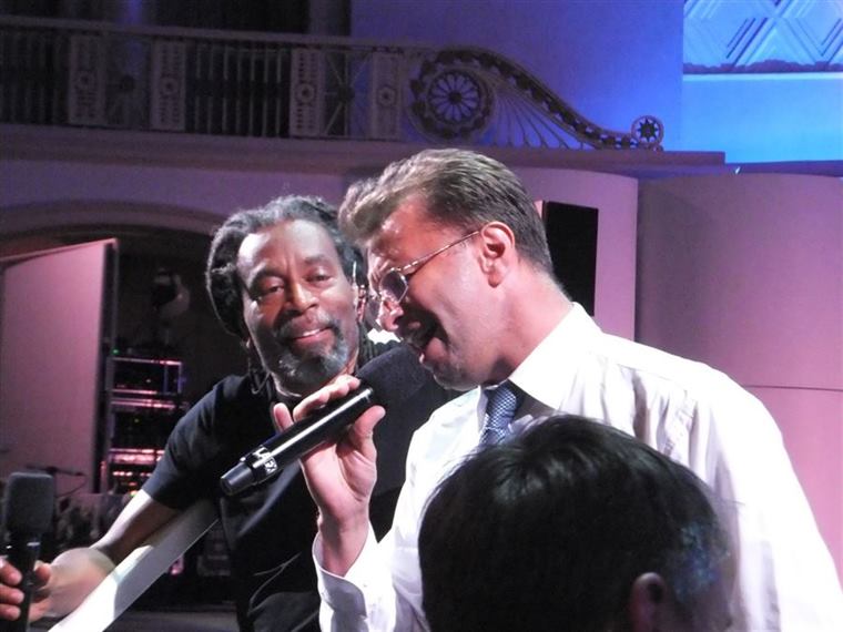 Andrey Kovalev singing with Bobby McFerrin