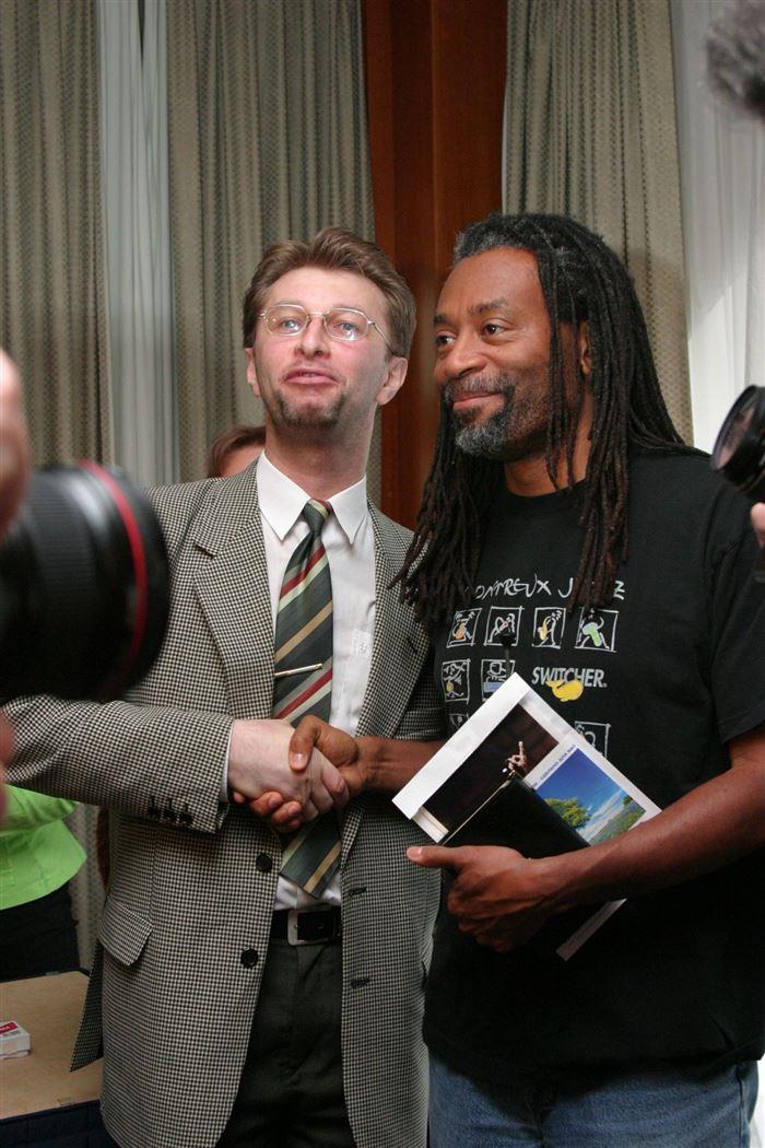 Andrey Kovalev shaking hands with Bobby McFerrin